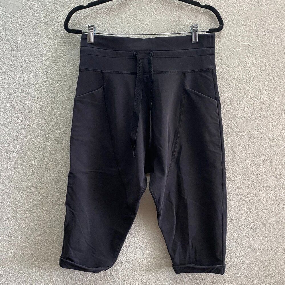 Lululemon Liberty Crop Pants Faded Black Gray Size 8 / 17 Inch Inseam Casual Gym